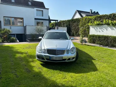 Gebraucht Mercedes E220 Avantgarde 170 PS (125 kW) 2006 Silber Limousine