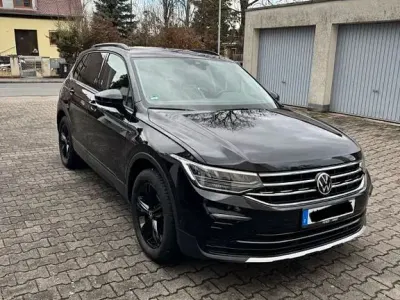 Gebraucht VW Tiguan Sport 150 PS (110 kW) 2023 Schwarz SUV