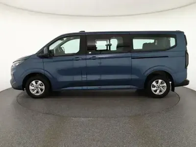 Gebraucht Ford Tourneo 136 PS (100 kW) 2025 Grau Van / Kleinbus