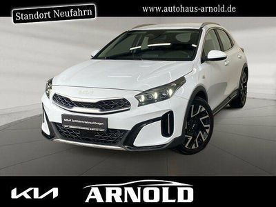 Weiß (carraraweiß) Gebraucht 2024 Kia XCeed Vision SUV | 22.450 € (Superpreis)