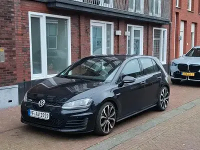 Second-hand VW Golf VII GTD 184 CP (135 kW) 2013 Negru Berlinǎ
