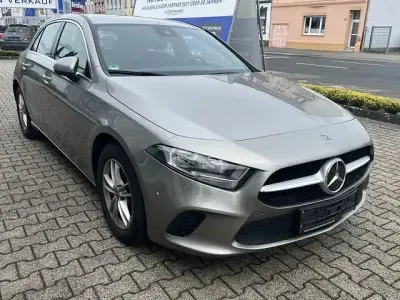 Gebraucht Mercedes A200 Progressive 163 PS (119 kW) 2019 Silber Limousine