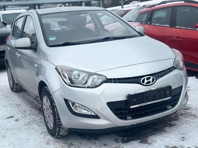 Gebraucht Hyundai i20 Edition 86 PS (63 kW) 2012 Silber Kleinwagen