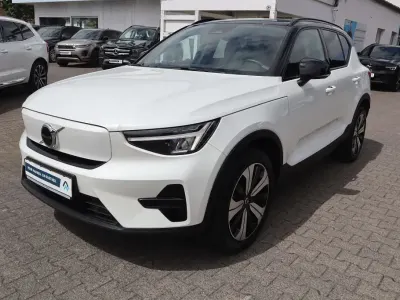 Używany Volvo XC40 Single Motor 169 kW (231 KM) 2023 Biały SUV