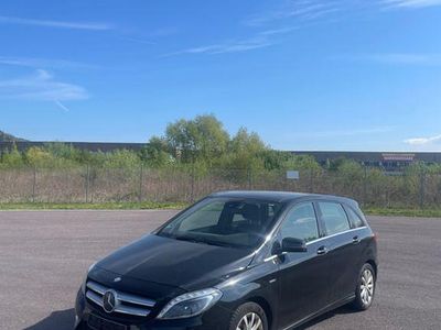 Gebraucht Mercedes B180 122 PS (89 kW) 2012 Schwarz Van / Kleinbus