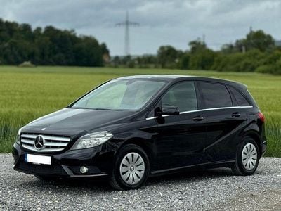 Gebraucht Mercedes B180 122 PS (89 kW) 2012 Schwarz Van / Kleinbus
