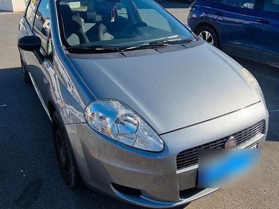 Gebraucht Fiat Grande Punto Basis 69 PS (50 kW) 2012 Silber Kleinwagen