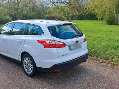 Usata Ford Focus 140 CV (102 kW) 2012 Bianco Station wagon