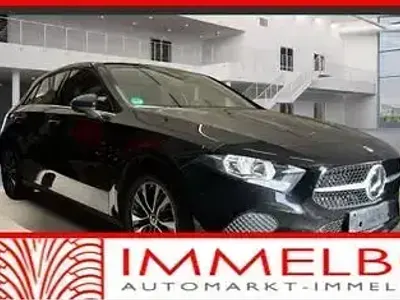 Używany Mercedes A180 225 KM (165 kW) 2023 Czarny Sedan/Limuzyna