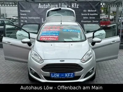 Gebraucht Ford Fiesta Titanium 105 PS (77 kW) 2013 Silber Limousine