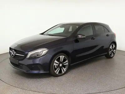 Gebraucht Mercedes A180 Urban 109 PS (80 kW) 2018 Schwarz Limousine