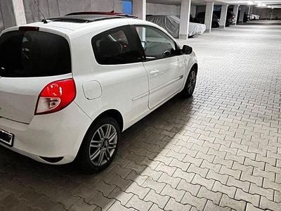 Gebraucht Renault Clio II Night&Day 75 PS (55 kW) 2010 Weiß Limousine