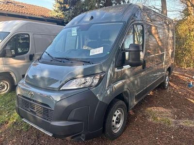 Neu Toyota Proace H2 140 PS (102 kW) 2025 Grau Van / Kleinbus