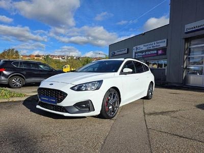 Weiß Gebraucht 2021 Ford Focus ST Limousine | 27.990 € (Fairer Preis)
