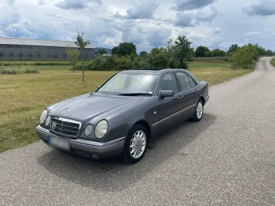 Gebraucht Mercedes E200 136 PS (100 kW) 1996 Silber Limousine