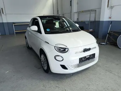 Gebraucht Fiat 500e Basis 86 kW (118 PS) 2023 Colore esterno (arktis weiß) Cabrio