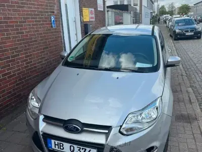 Gebraucht Ford Focus 95 PS (69 kW) 2012 Grau Kombi