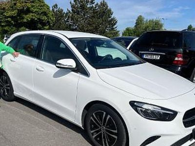 Gebraucht Mercedes B180 136 PS (100 kW) 2023 Weiß Van / Kleinbus
