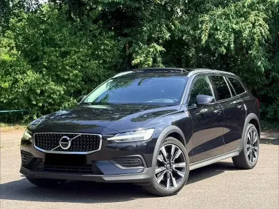 Gebraucht Volvo V60 CC 197 PS (144 kW) 2022 Schwarz Kombi