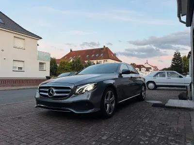 Gebraucht Mercedes E220 194 PS (142 kW) 2016 Grau Limousine
