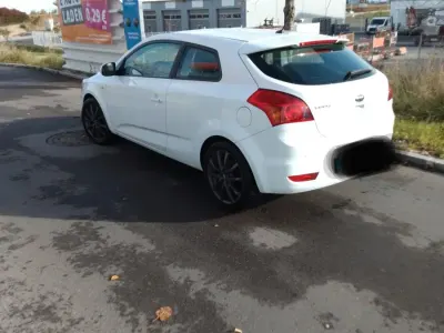 Używany Kia Ceed 125 KM (91 kW) 2012 Biały Hatchback