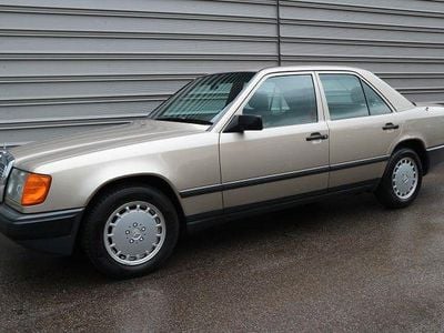 Silber Gebraucht 1988 Mercedes E300 Limousine | 29.990 €
