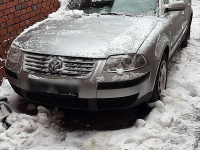 Grau Gebraucht 2001 VW Passat Kombi | 650 € (Superpreis)