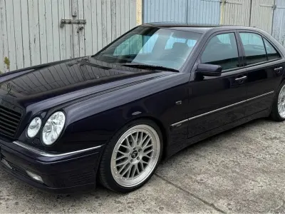 Gebraucht Mercedes E230 Avantgarde 150 PS (110 kW) 1996 Violet Limousine