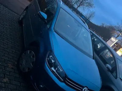 Gebraucht VW Touran Cup 140 PS (102 kW) 2014 Blau Van / Kleinbus