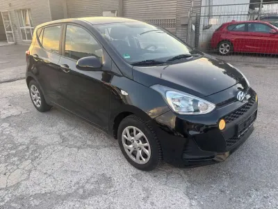 Gebraucht Hyundai i10 Classic 67 PS (49 kW) 2019 Schwarz Kleinwagen