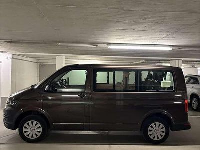 Gebraucht VW Caravelle Trendline 204 PS (150 kW) 2020 Braun Van / Kleinbus