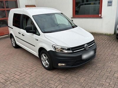 Używany VW Caddy 102 KM (75 kW) 2017 Biały Minivan