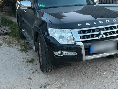 Gebraucht Mitsubishi Pajero Instyle 200 PS (147 kW) 2015 Schwarz SUV
