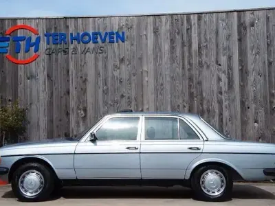 Gebraucht Mercedes E300 88 PS (64 kW) 1984 Blau Limousine