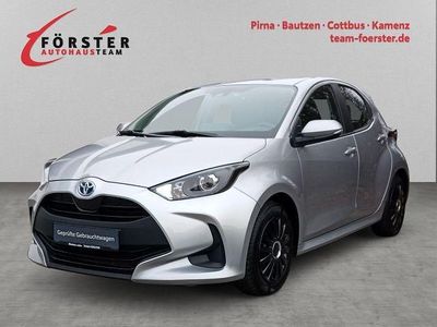 Gebraucht Toyota Yaris Hybrid Business Edition 116 PS (85 kW) 2022 Shimmering silver metallic Limousine