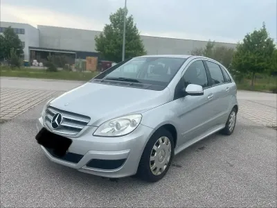 Gebraucht Mercedes B180 110 PS (80 kW) 2010 Silber Van / Kleinbus