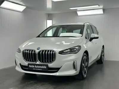 Gebraucht BMW 218 Active Tourer Luxury Line 136 PS (100 kW) 2023 Mineralweiss metallic Van / Kleinbus