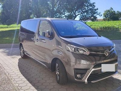Grau Gebraucht 2019 Toyota Proace Executive Van / Kleinbus | 33.800 € (Etwas zu teuer)