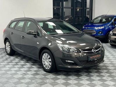 Grau Gebraucht 2015 Opel Astra Edition Kombi | 8.999 €