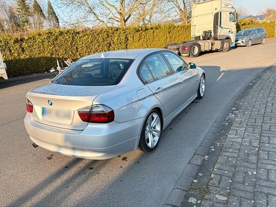 Gebraucht BMW 318 129 PS (94 kW) 2007 Grau Limousine
