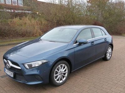 Gebraucht Mercedes A250 Style 160 PS (117 kW) 2022 Blau Limousine