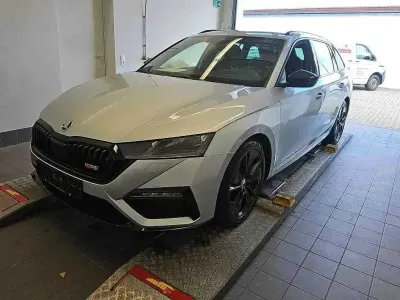 Gebraucht Skoda Octavia RS 200 PS (147 kW) 2021 Stribrna brilliant/ brilliants Kombi
