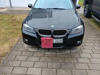 Gebraucht BMW 320 163 PS (119 kW) 2012 Schwarz Kombi