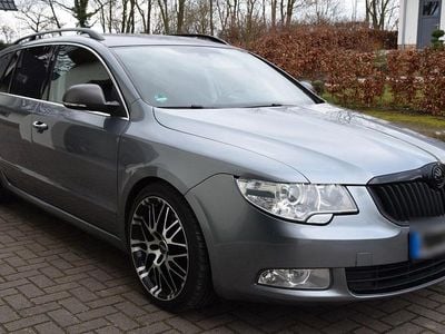 Gebraucht Skoda Superb 170 PS (125 kW) 2012 Grau Kombi