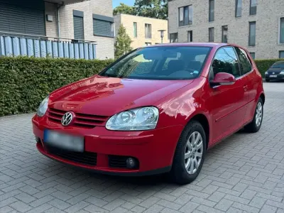Gebraucht VW Golf V 105 PS (77 kW) 2005 Rot Kleinwagen