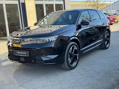 Neu Opel Grandland X Ultimate 194 PS (142 kW) 2026 Lackierung schwarz perla nera/typ aussenverkleidung metalliclackierung SUV