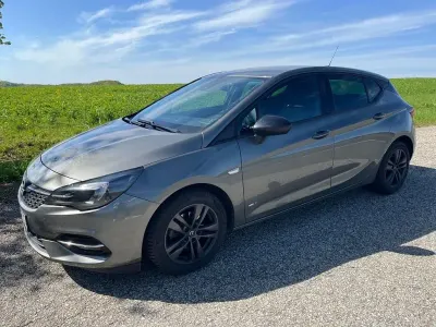 Używany Opel Astra 131 KM (96 kW) 2022 Szary Hatchback