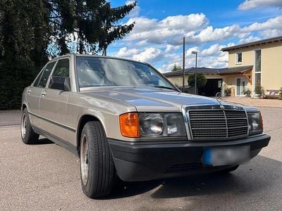 Gebraucht Mercedes 190 72 PS (52 kW) 1987 Grau Limousine