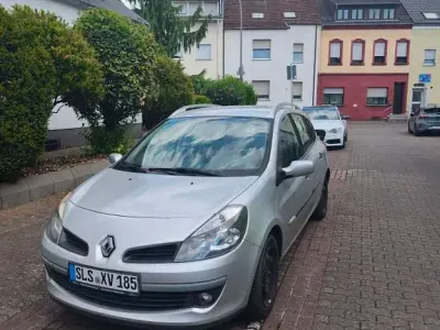 Gebraucht Renault Clio Rip Curl 101 PS (74 kW) 2009 Silber Limousine