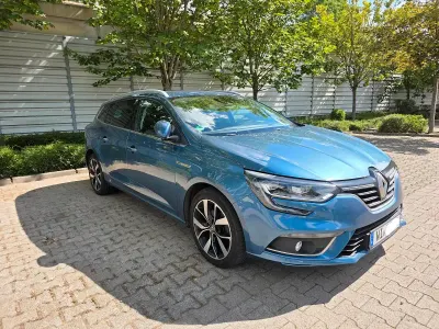 Gebraucht Renault Mégane GrandTour Bose Edition 140 PS (102 kW) 2019 Blau Kombi